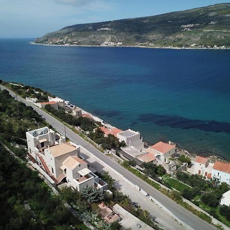 Traditional Apartments Plagiaki Неон-Оитилон Экстерьер фото