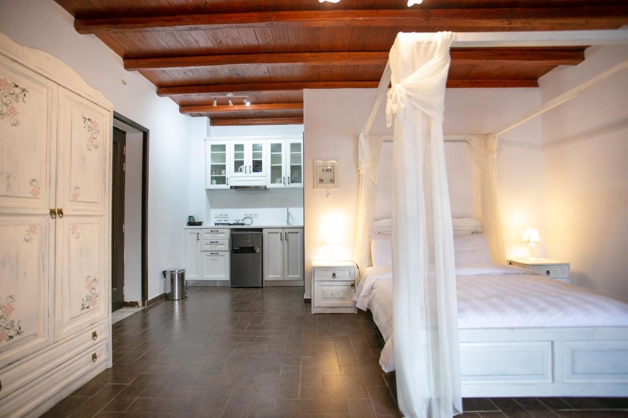 Traditional Apartments Plagiaki Неон-Оитилон Экстерьер фото