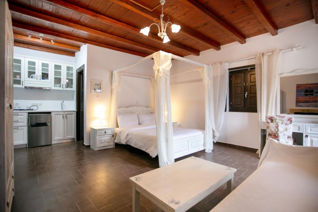 Traditional Apartments Plagiaki Неон-Оитилон Экстерьер фото