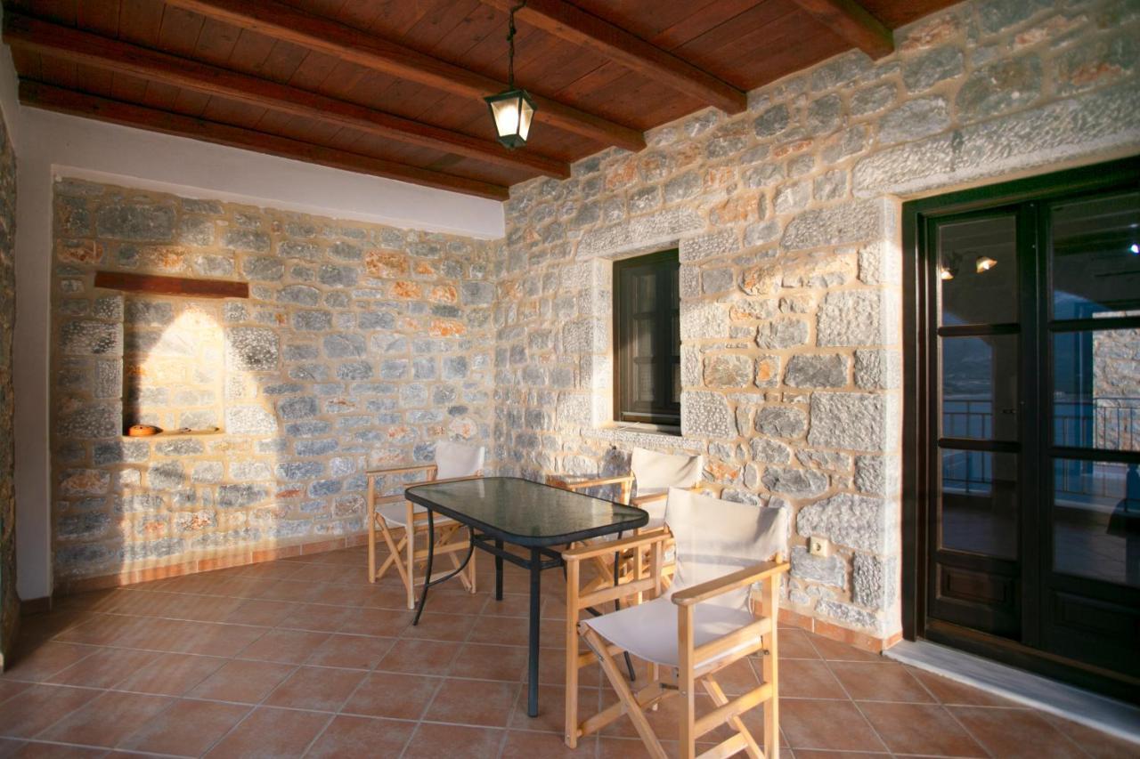 Traditional Apartments Plagiaki Неон-Оитилон Экстерьер фото