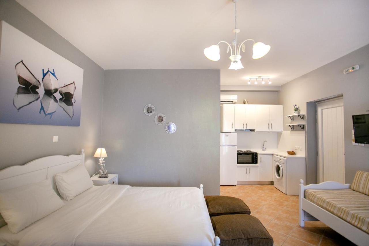 Traditional Apartments Plagiaki Неон-Оитилон Экстерьер фото