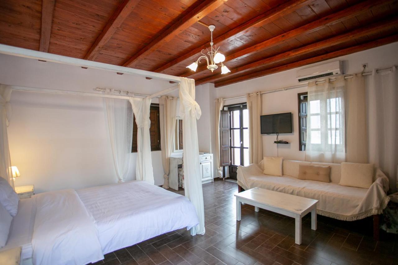 Traditional Apartments Plagiaki Неон-Оитилон Экстерьер фото