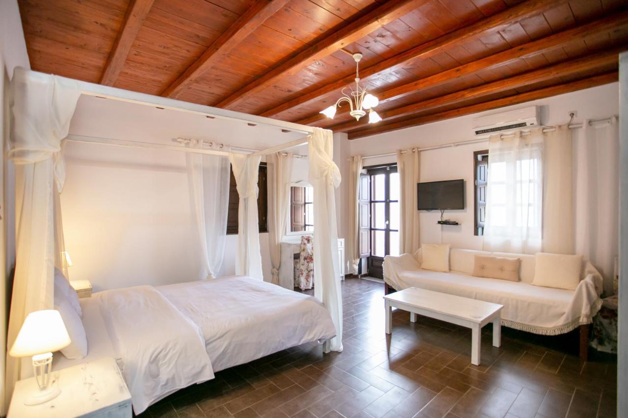Traditional Apartments Plagiaki Неон-Оитилон Экстерьер фото
