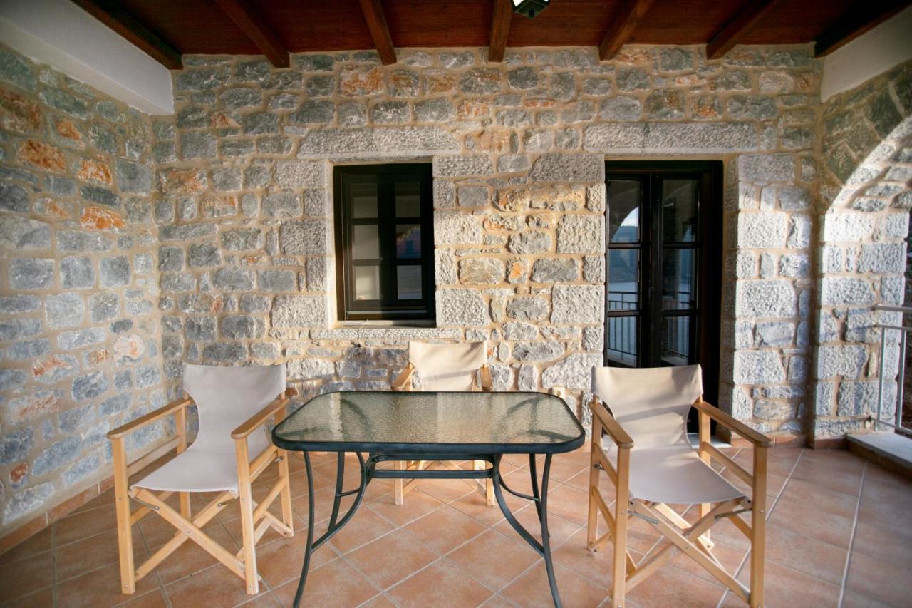 Traditional Apartments Plagiaki Неон-Оитилон Экстерьер фото