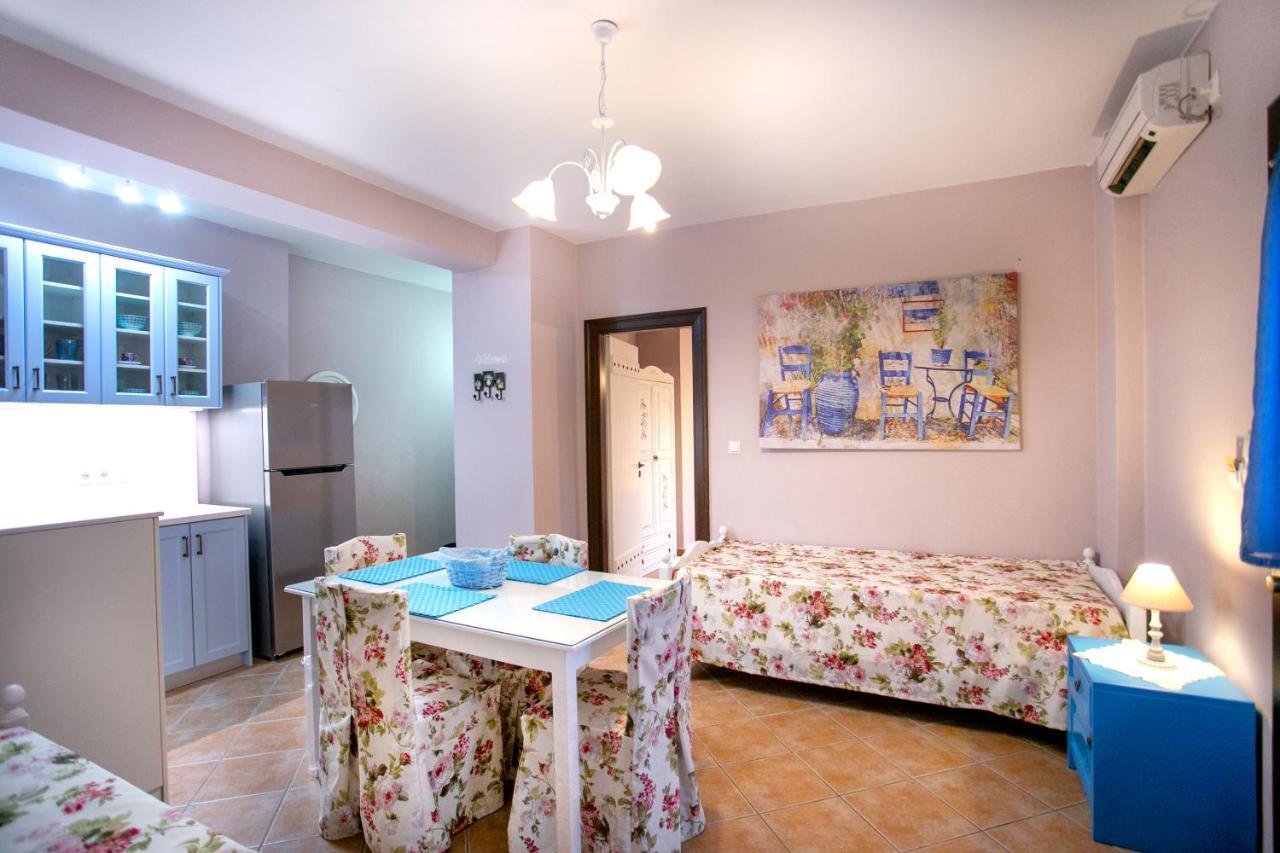 Traditional Apartments Plagiaki Неон-Оитилон Экстерьер фото