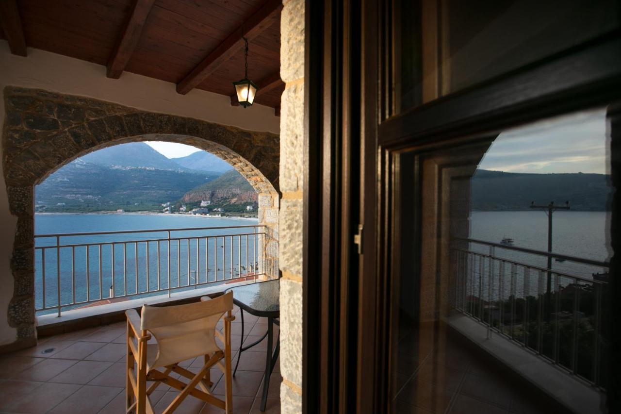Traditional Apartments Plagiaki Неон-Оитилон Экстерьер фото