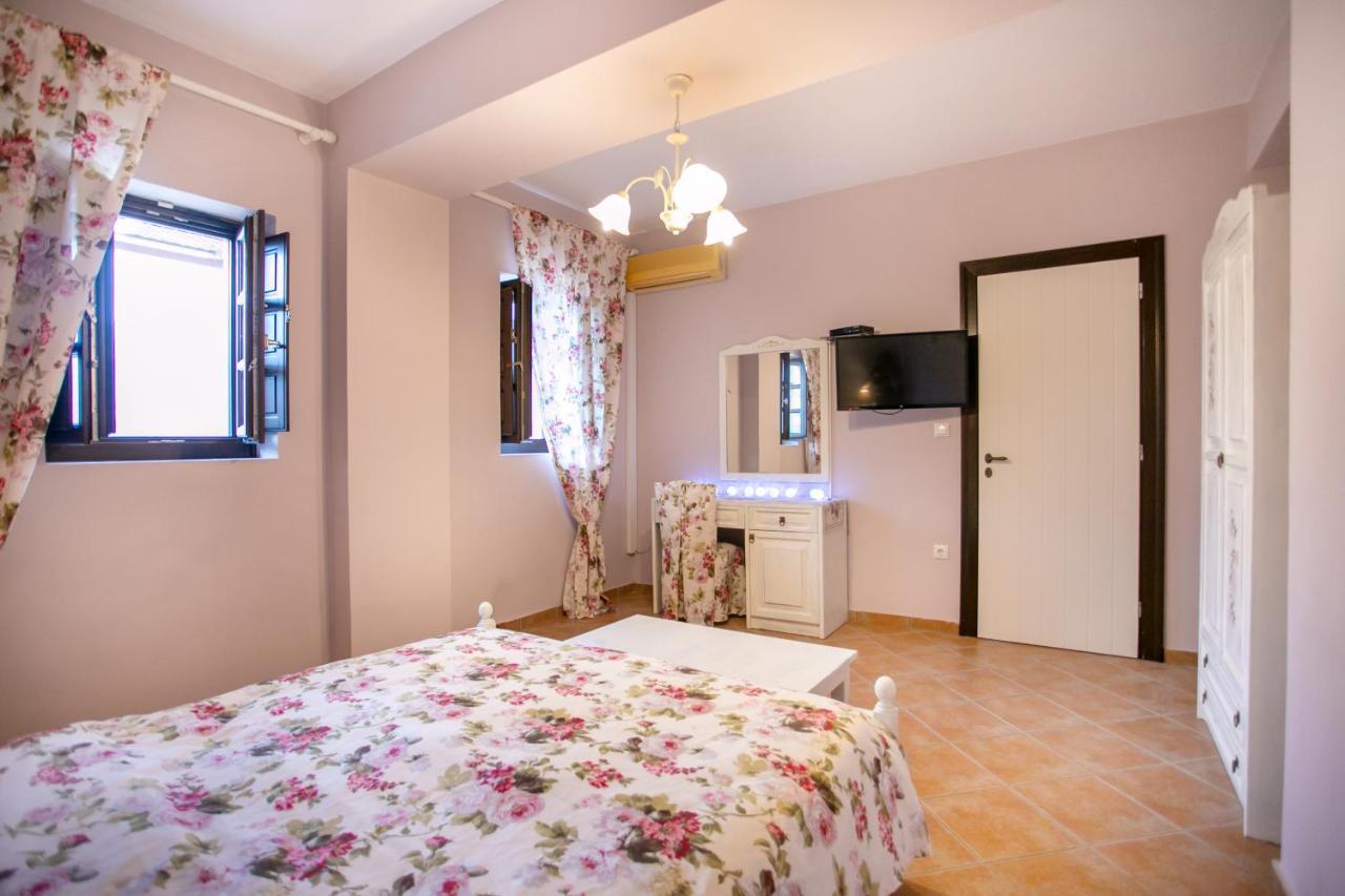 Traditional Apartments Plagiaki Неон-Оитилон Экстерьер фото