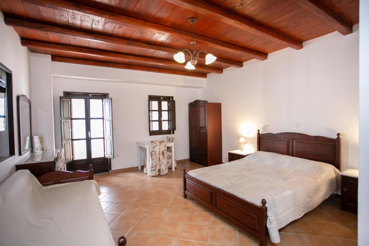 Traditional Apartments Plagiaki Неон-Оитилон Экстерьер фото