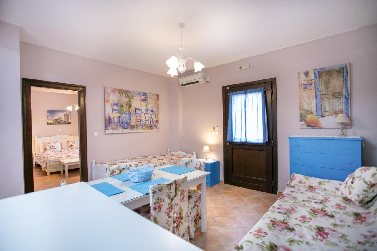 Traditional Apartments Plagiaki Неон-Оитилон Экстерьер фото