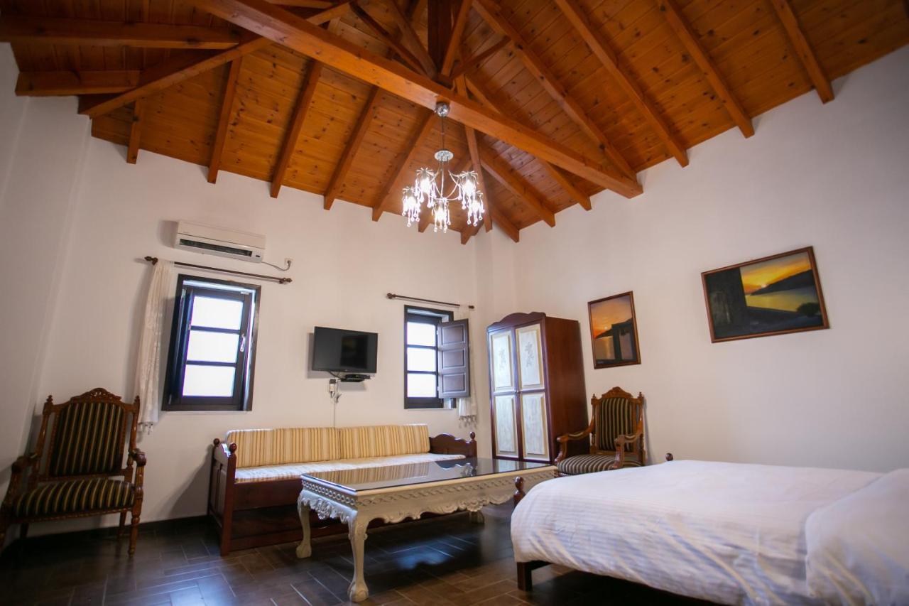 Traditional Apartments Plagiaki Неон-Оитилон Экстерьер фото