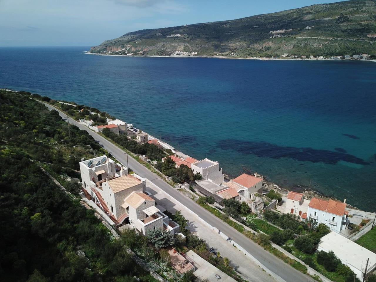 Traditional Apartments Plagiaki Неон-Оитилон Экстерьер фото